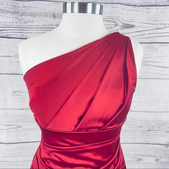 David's Bridal red single shoulder ruched dress - Picture 3 of 15